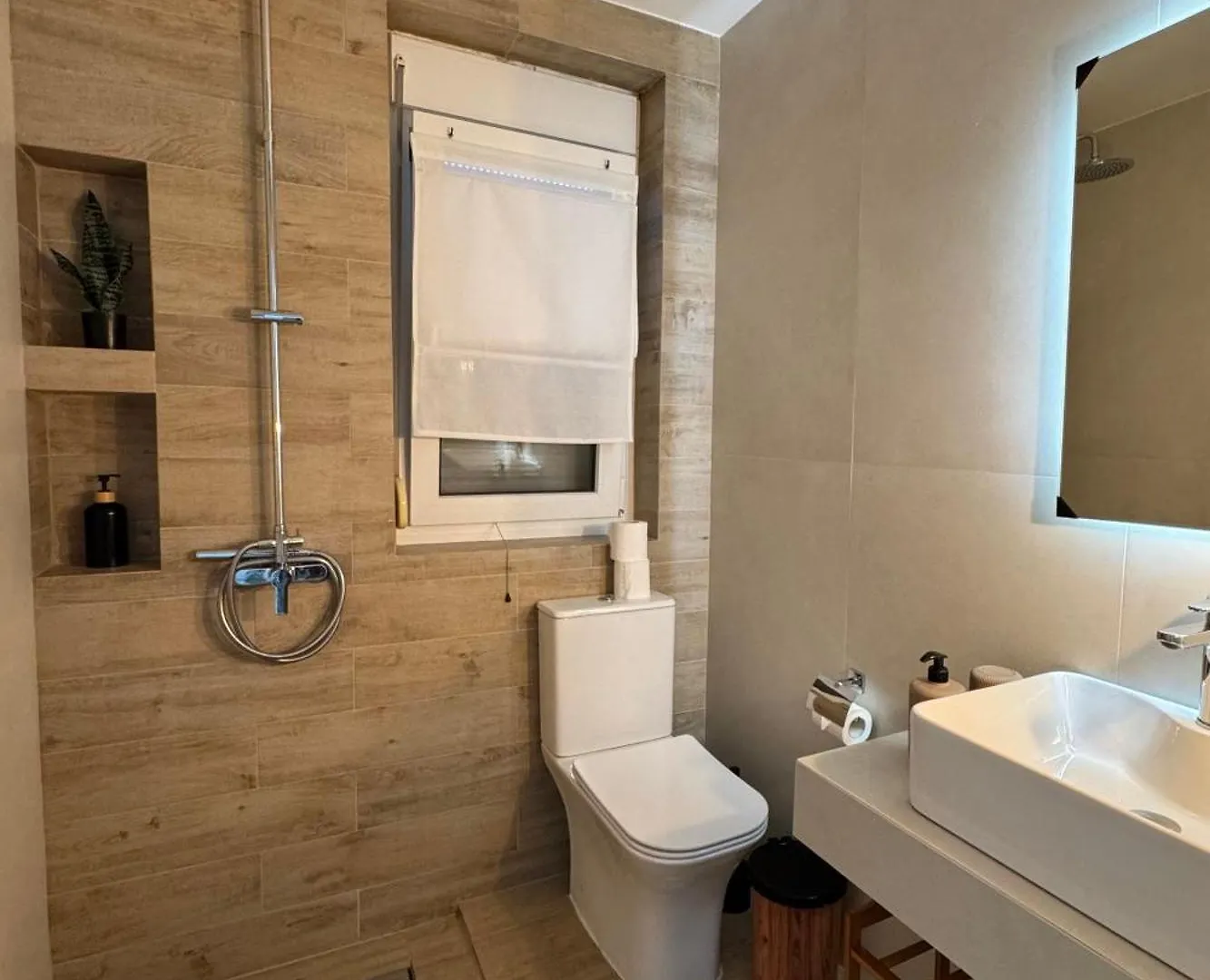Milos Apartments Afytos