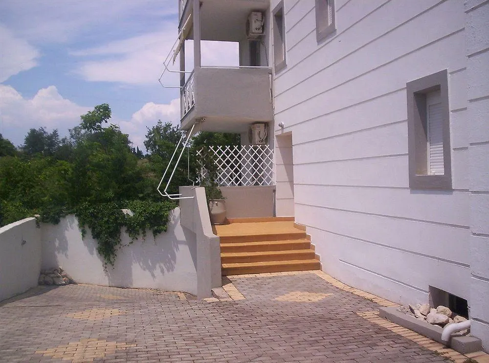 Milos Apartments Afytos
