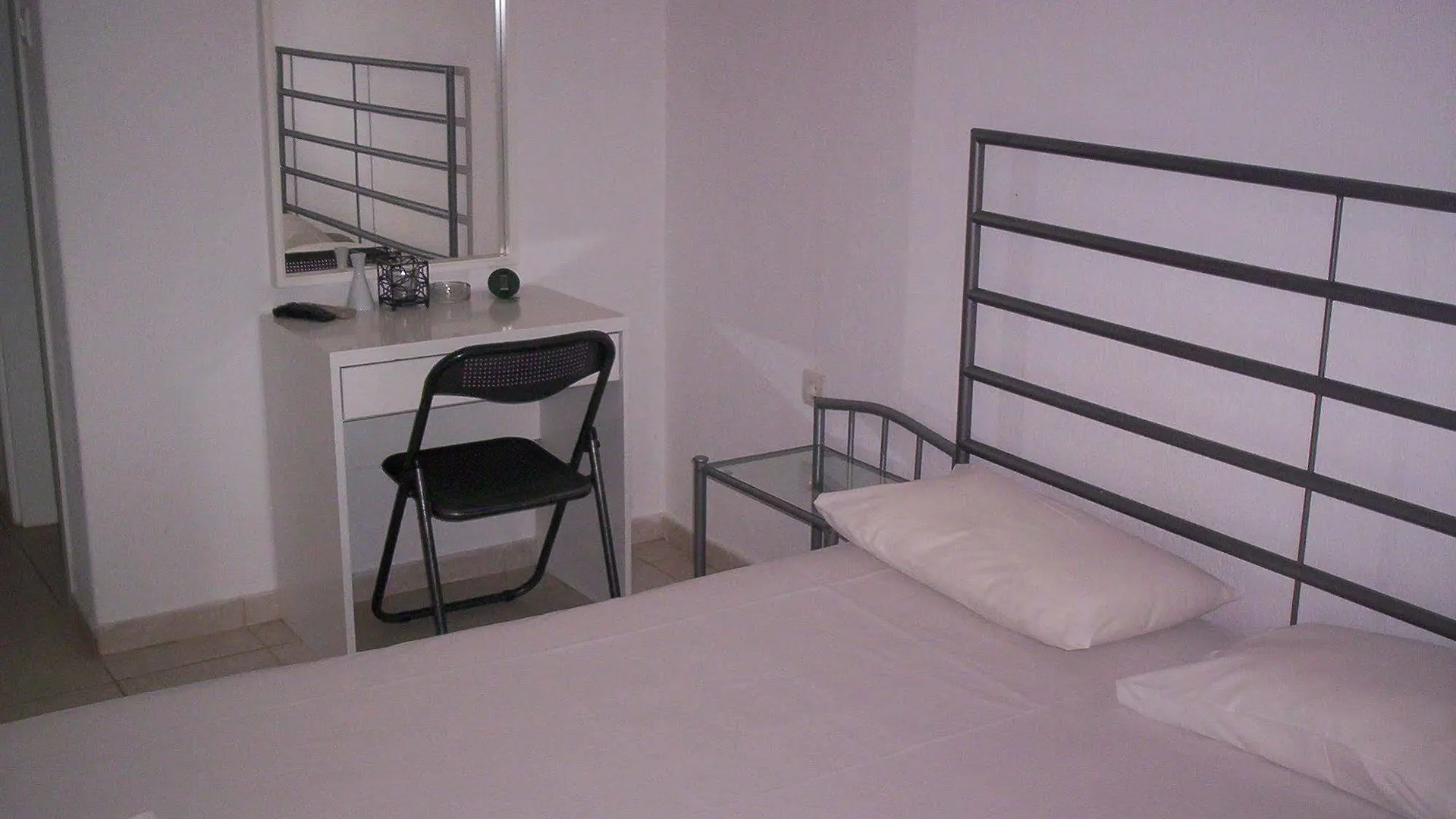 Milos Apartments Afytos