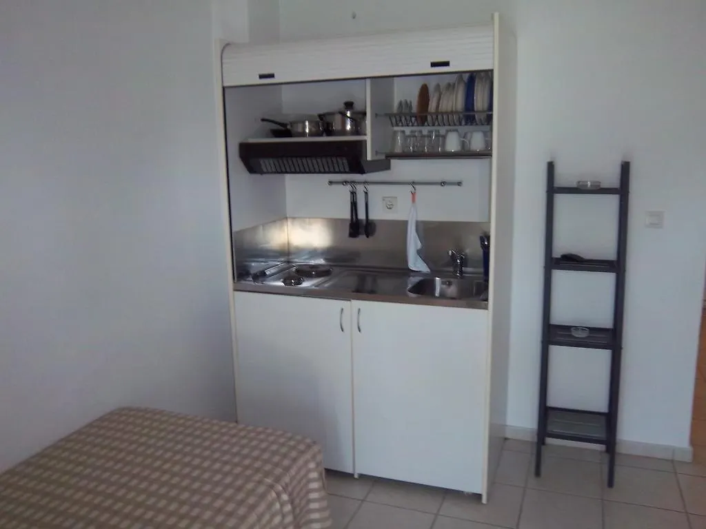 Milos Apartments Afytos 0*,