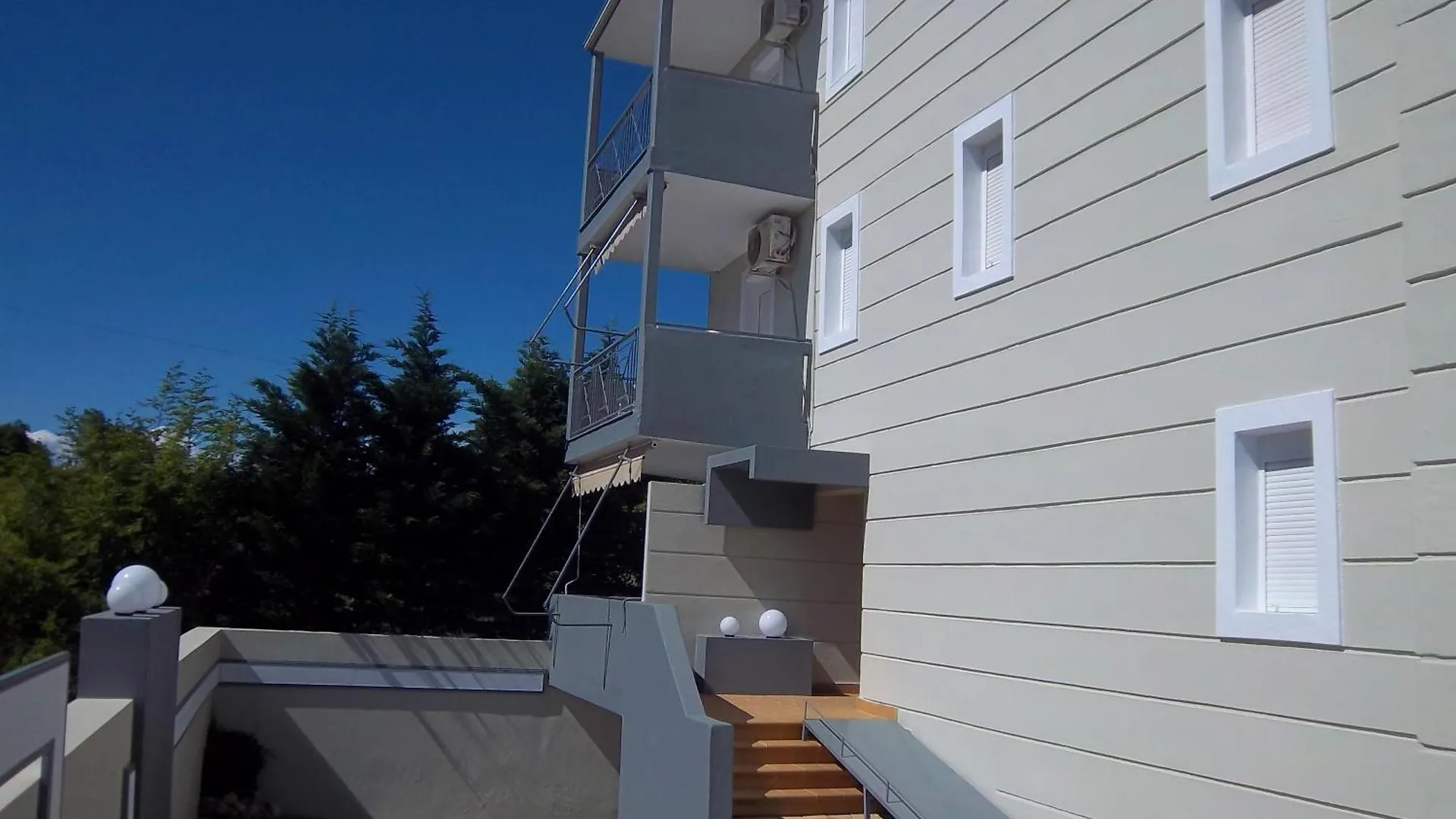 Milos Apartments Afytos